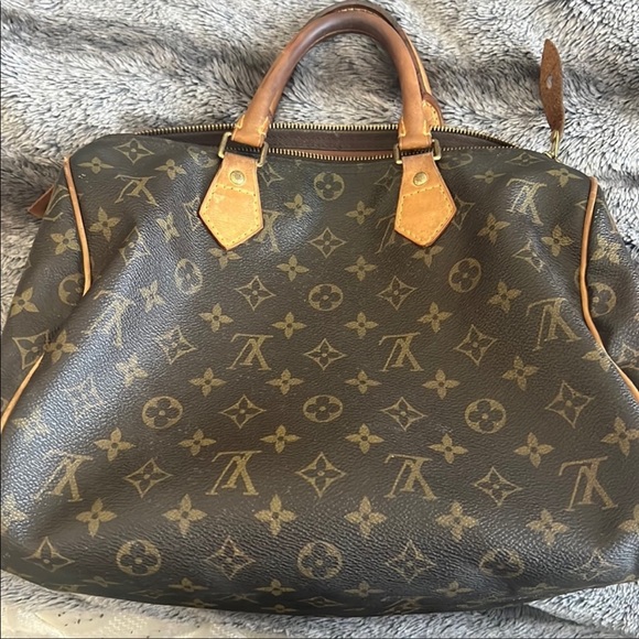 Authentic Louis Vuitton speedy - Picture 1 of 16